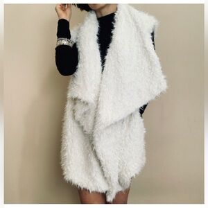 Aerie Women's White Faux Fur Vest (Sz M)